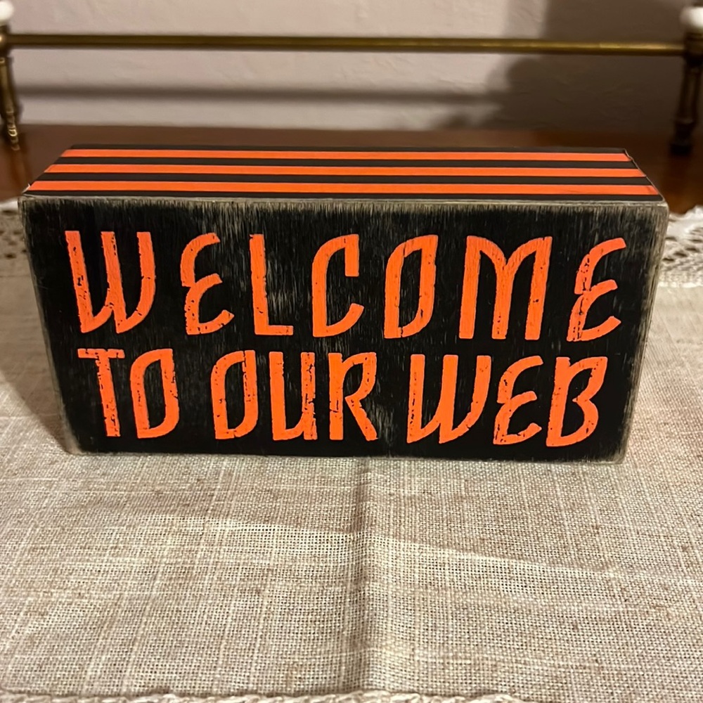 🎃2/$15, 3/$18🎃 Halloween Box Sign